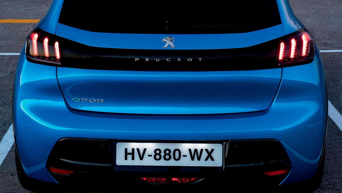 Revue rapide de la Peugeot e-208 électrique : Avantages, Inconvénients et Comparaisons