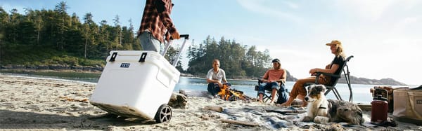 Glacière Yeti sur une plage